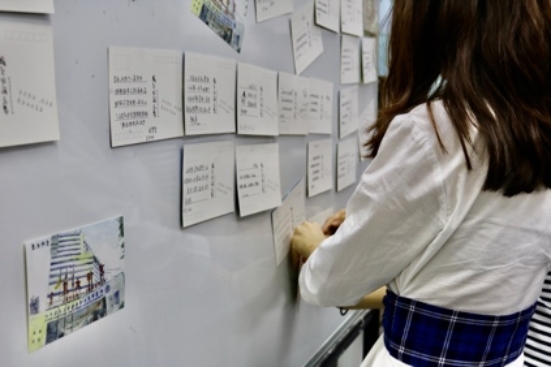 人站在冰箱旁

中度可信度描述已自动生成